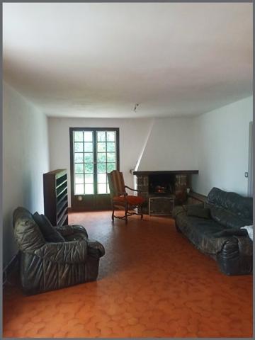 Maison de famille cossue, dépendance  en campagne avec 6600 m 2 de parc arboré, aux portes de Hede.