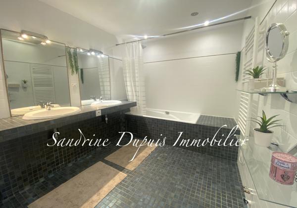 Saintes (17100) Rare Saintes Centre-Ville : Appartement 6 pièces traversant en dernier étage avec deux balcons