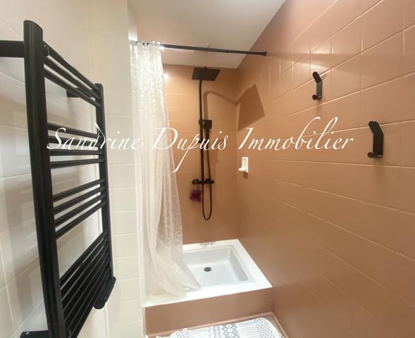 Saintes (17100) Rare Saintes Centre-Ville : Appartement 6 pièces traversant en dernier étage avec deux balcons