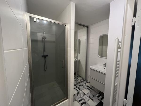 Appartement à louer 1 195 € CC Bordeaux 3 p 81 m² DPE