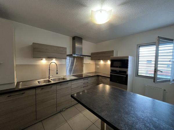 Appartement à louer 1 195 € CC Bordeaux 3 p 81 m² DPE