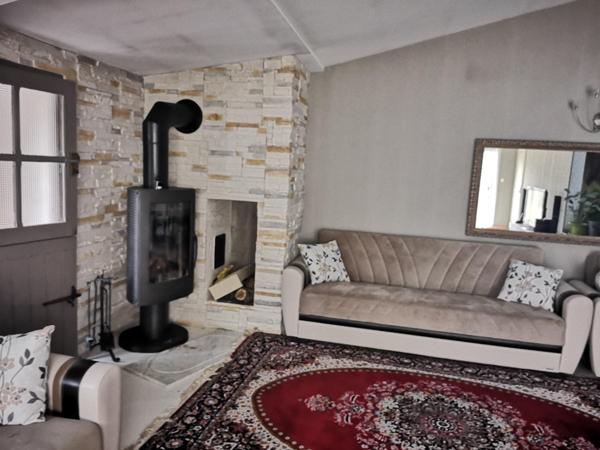 Maison au Cœur de Neuvy-le-Roi Grand volumes et terrain clos