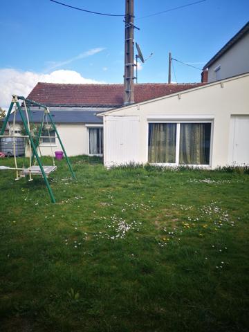 Maison au Cœur de Neuvy-le-Roi Grand volumes et terrain clos