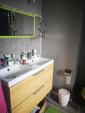 Maison au Cœur de Neuvy-le-Roi Grand volumes et terrain clos