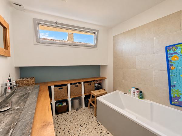 Maison
         5 pièces
        - 149 m² 399 000 €*