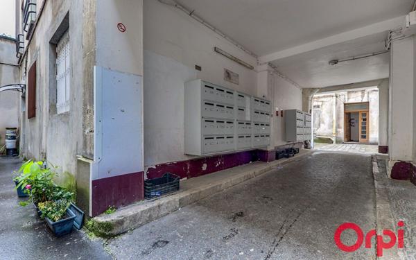 Appartement à vendre    2 pièces • 32,74 m2 Saint-Denis