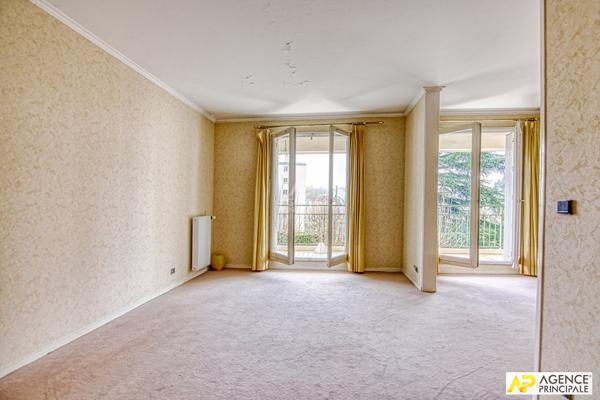 Versailles Rive-Droite Appartement 5 pièces 102.71 m² carrez situé au 2eme étage avec ascenseur, cave et box €695 000 ** - Référence 27531