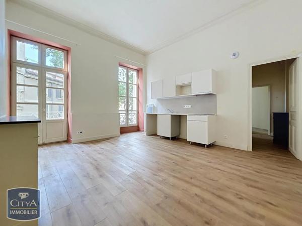 Appartement à louer 3 pièces 65.61m² Nîmes (30000)