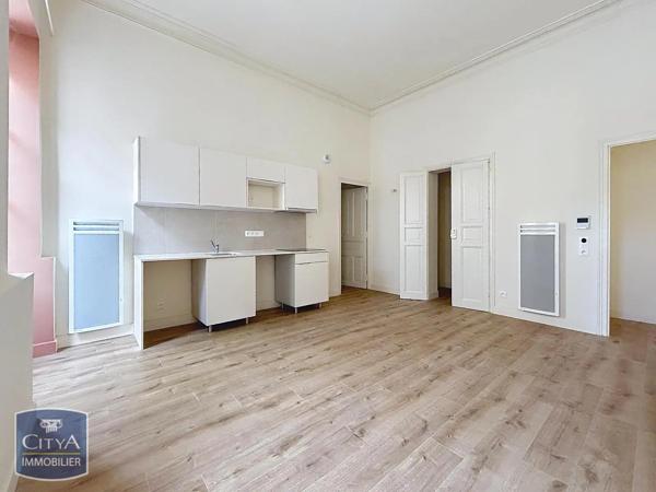 Appartement à louer 3 pièces 65.61m² Nîmes (30000)