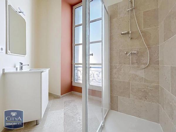 Appartement à louer 3 pièces 65.61m² Nîmes (30000)