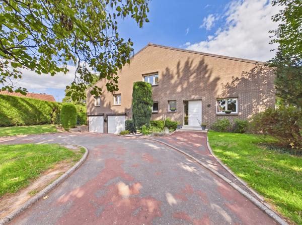 Maison
         7 pièces
        - 194 m² Exclusivité 499 000 € *