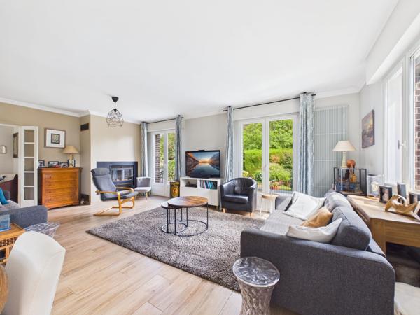 Maison
         7 pièces
        - 194 m² Exclusivité 499 000 € *