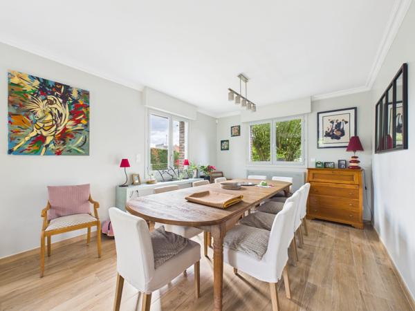 Maison
         7 pièces
        - 194 m² Exclusivité 499 000 € *