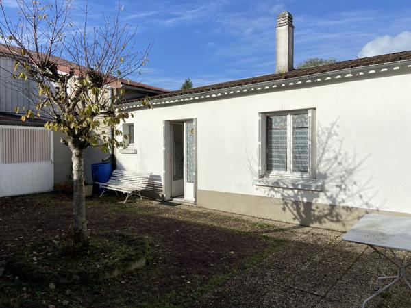 Maison de bourg, 2 ème maison d’habitation et grandes dépendances en pierres