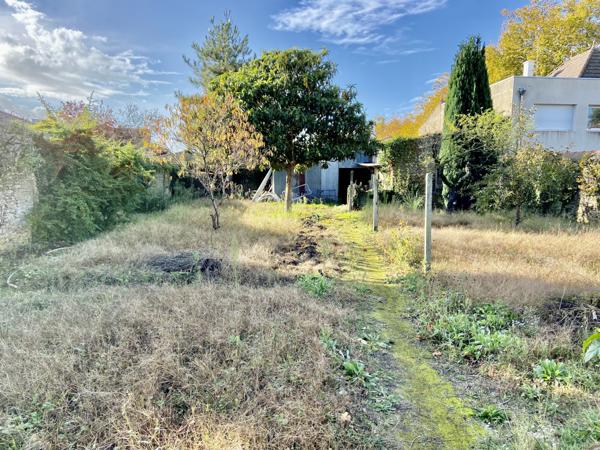 Maison de bourg, 2 ème maison d’habitation et grandes dépendances en pierres