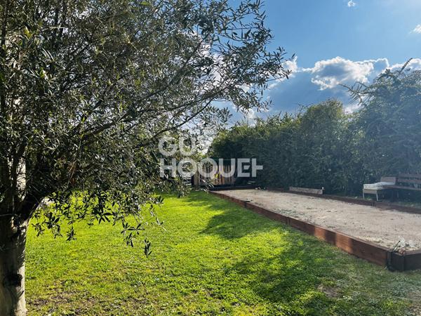 A Bouc Bel Air , Haut de villa de 4 pièces de 90 m2 env. avec terrasse et jardin