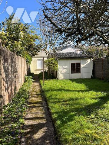 Petite maison à rénover sur beau terrain proche Buat