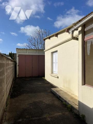 Petite maison à rénover sur beau terrain proche Buat