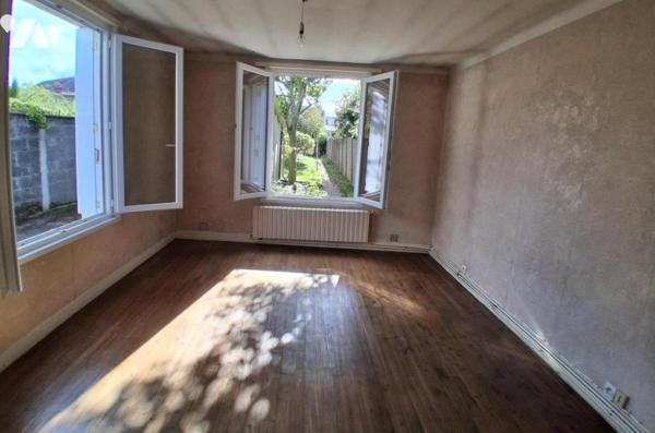 Petite maison à rénover sur beau terrain proche Buat