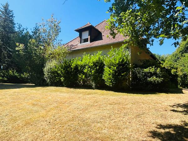 À vendre Belle maison familiale de 213 m² avec parc de plus de 5 000 m² Chamboulive (19)