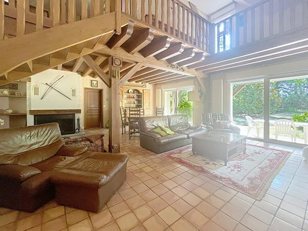 À vendre Belle maison familiale de 213 m² avec parc de plus de 5 000 m² Chamboulive (19)