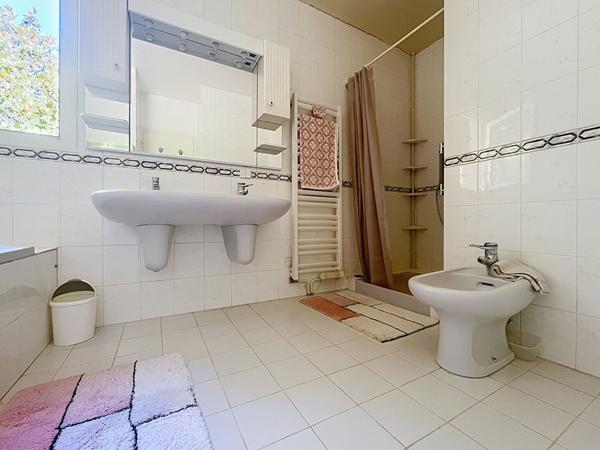 À vendre Belle maison familiale de 213 m² avec parc de plus de 5 000 m² Chamboulive (19)