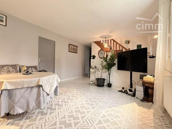 CHAMPIGNY-EN-BEAUCE – Maison familiale 3 chambres, vie de plain-pied, terrain 2 000 m² dont 600 m² constructibles