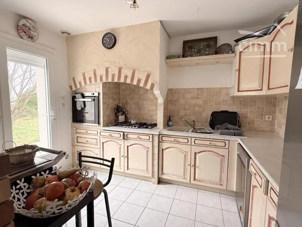 CHAMPIGNY-EN-BEAUCE – Maison familiale 3 chambres, vie de plain-pied, terrain 2 000 m² dont 600 m² constructibles