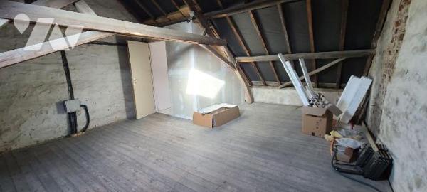 CENTRE VILLE,
Maison mitoyenne, en TBE, avec jardinet comprenant : Entrée,  salon - séjour, cu...