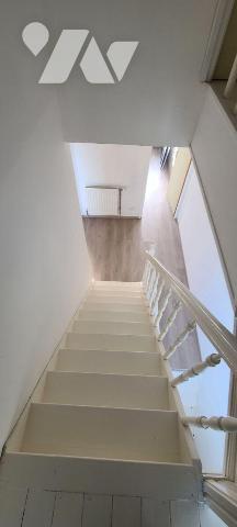 CENTRE VILLE,
Maison mitoyenne, en TBE, avec jardinet comprenant : Entrée,  salon - séjour, cu...