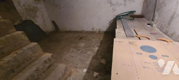 CENTRE VILLE,
Maison mitoyenne, en TBE, avec jardinet comprenant : Entrée,  salon - séjour, cu...