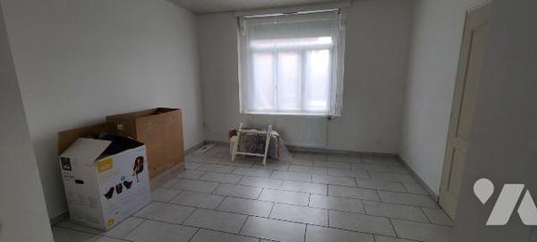 CENTRE VILLE,
Maison mitoyenne, en TBE, avec jardinet comprenant : Entrée,  salon - séjour, cu...