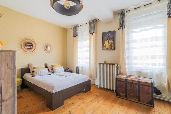 ANICHE - MAISON DE MAÎTRE DE 240 M² AVEC PISCINE, SPA & SAUNA