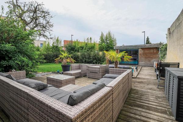 ANICHE - MAISON DE MAÎTRE DE 240 M² AVEC PISCINE, SPA & SAUNA