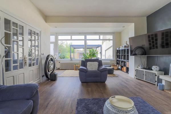 ANICHE - MAISON DE MAÎTRE DE 240 M² AVEC PISCINE, SPA & SAUNA