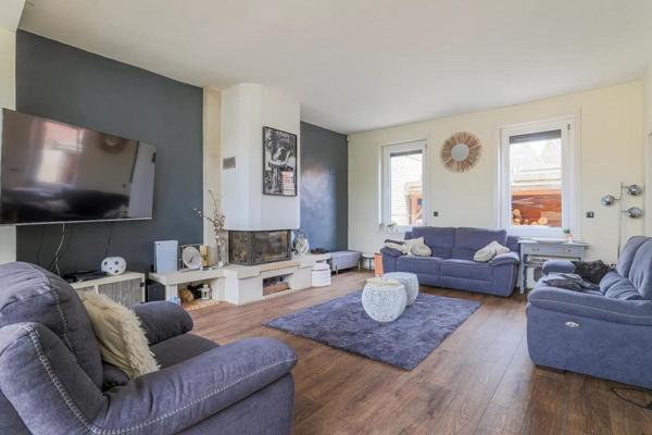 ANICHE - MAISON DE MAÎTRE DE 240 M² AVEC PISCINE, SPA & SAUNA