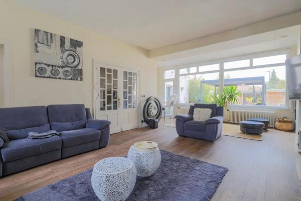 ANICHE - MAISON DE MAÎTRE DE 240 M² AVEC PISCINE, SPA & SAUNA