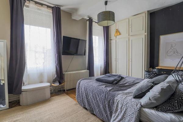 ANICHE - MAISON DE MAÎTRE DE 240 M² AVEC PISCINE, SPA & SAUNA