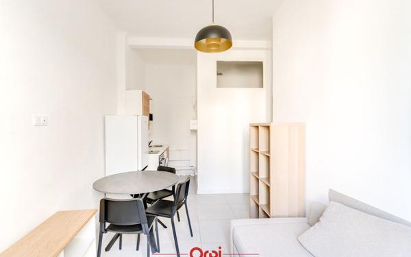 Appartement à louer    2 pièces • 27 m2 Marseille 4