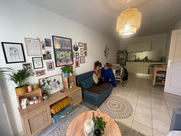 À vendre : Appartement 2 pièces à SENE - Très bon état