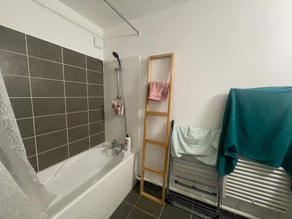 À vendre : Appartement 2 pièces à SENE - Très bon état