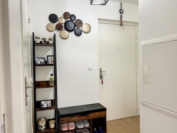 Vente
                Appartement71,98 m² - 3 Pièces -
                    CHESSY (77700)