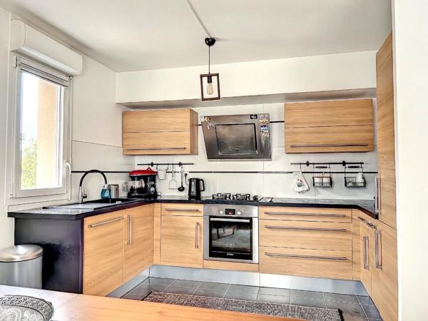 Vente
                Appartement71,98 m² - 3 Pièces -
                    CHESSY (77700)