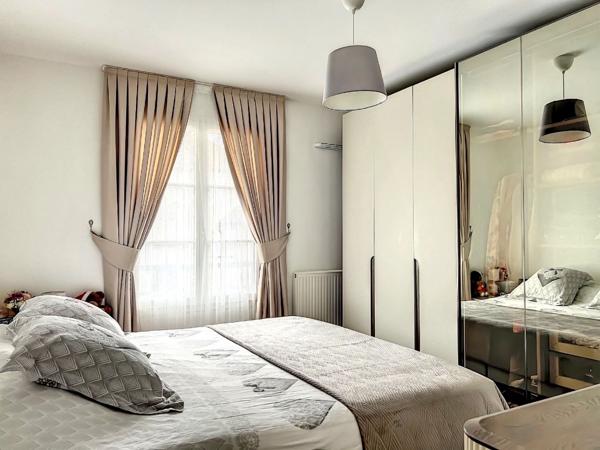 Vente
                Appartement71,98 m² - 3 Pièces -
                    CHESSY (77700)