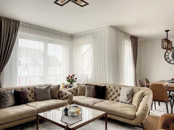 Vente
                Appartement71,98 m² - 3 Pièces -
                    CHESSY (77700)