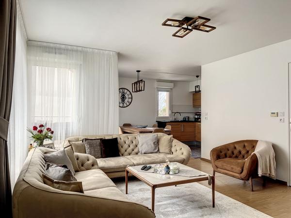 Vente
                Appartement71,98 m² - 3 Pièces -
                    CHESSY (77700)