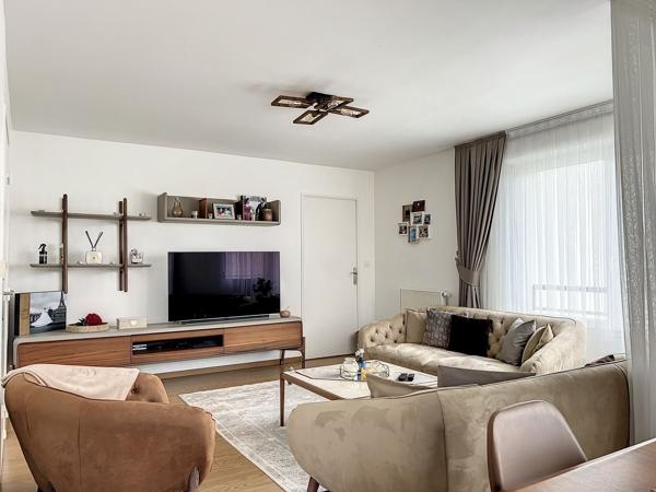 Vente
                Appartement71,98 m² - 3 Pièces -
                    CHESSY (77700)