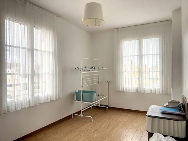 Vente
                Appartement71,98 m² - 3 Pièces -
                    CHESSY (77700)