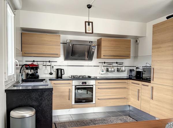 Vente
                Appartement71,98 m² - 3 Pièces -
                    CHESSY (77700)