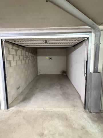 Parking
        
        - 11 m² Exclusivité 25 000 € *
